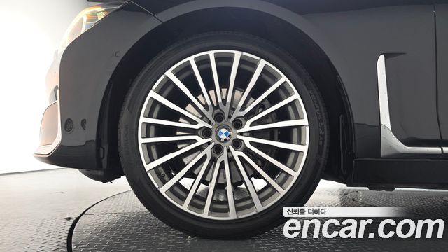 BMW 7 Series (G11) 740Li xDrive Design Pure Excellence 2020 — фото 5