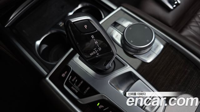 BMW 7 Series (G11) 740Li xDrive Design Pure Excellence 2020 — фото 9