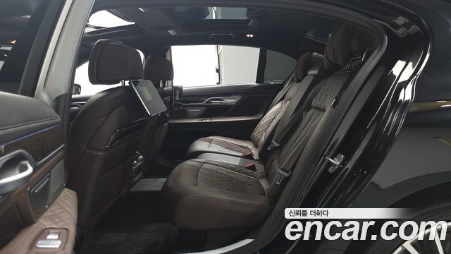 BMW 7 Series (G11) 740Li xDrive Design Pure Excellence 2020 — фото 12