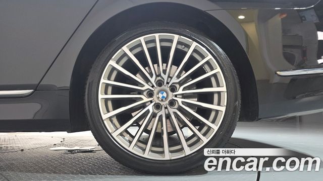 BMW 7 Series (G11) 740Li xDrive Design Pure Excellence 2020 — фото 21