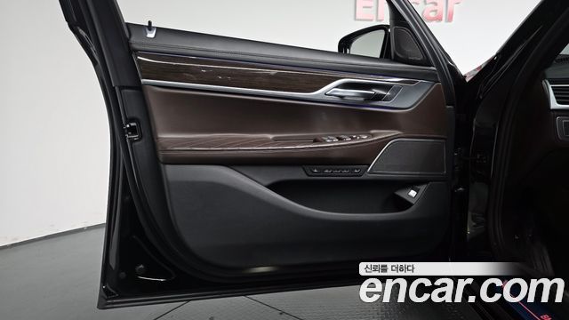 BMW 7 Series (G11) 740Li xDrive Design Pure Excellence 2020 — фото 24