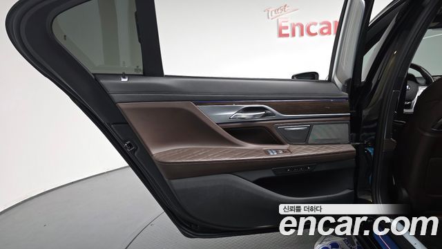 BMW 7 Series (G11) 740Li xDrive Design Pure Excellence 2020 — фото 25
