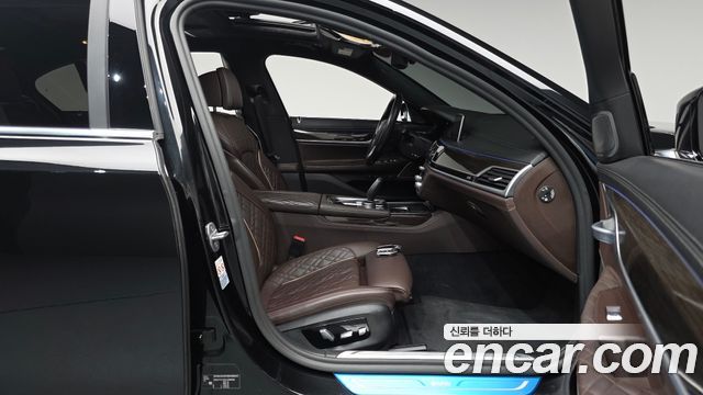 BMW 7 Series (G11) 740Li xDrive Design Pure Excellence 2020 — фото 26