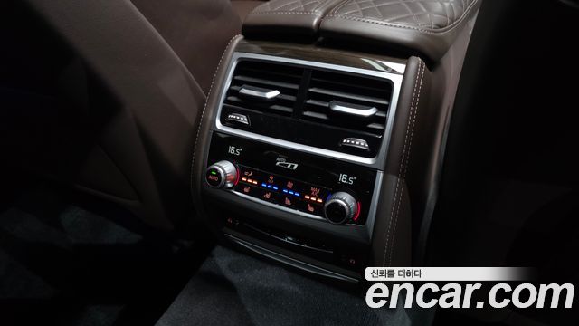 BMW 7 Series (G11) 740Li xDrive Design Pure Excellence 2020 — фото 31