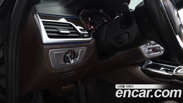 BMW 7 Series (G11) 740Li xDrive Design Pure Excellence 2020 — фото 40