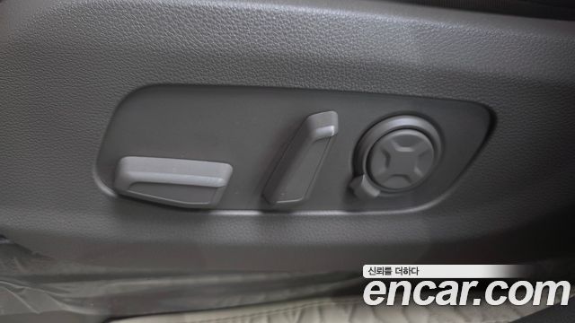 Kia Carnival (IV) HEV 9-Seater Hi-Limousine Signature 2025 — фото 31
