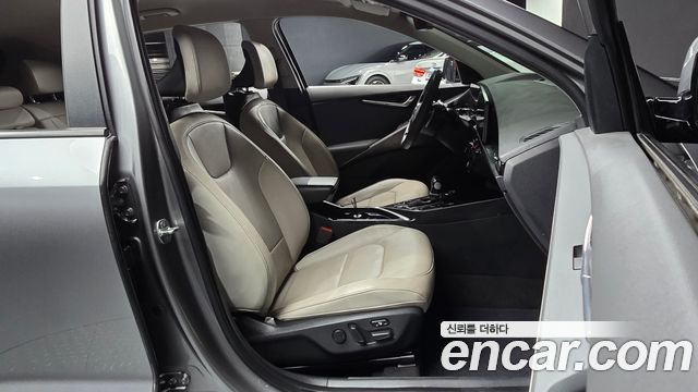 Kia Niro Prestige 2023 — фото 11