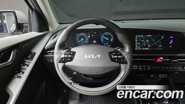 Kia Niro Prestige 2023 — фото 13