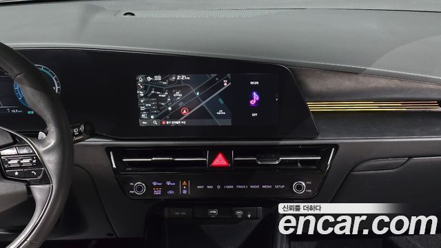 Kia Niro Prestige 2023 — фото 18