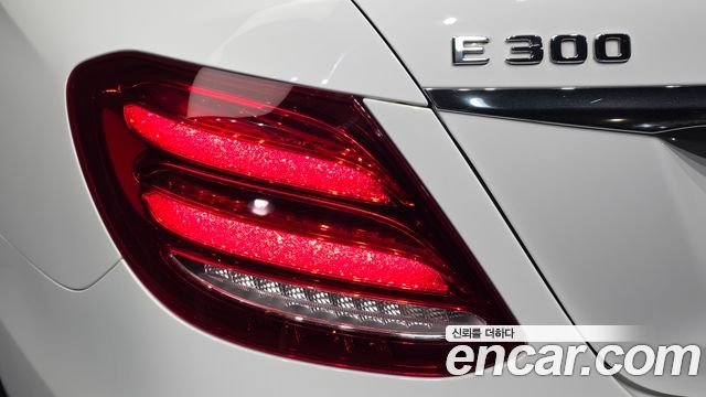 Mercedes-Benz E-Class (W213) E300 Avantgarde 2019 — фото 23