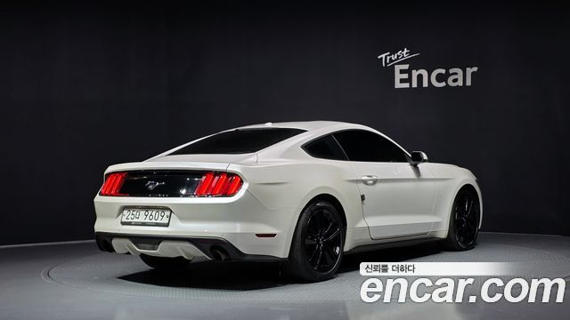 Ford Mustang Coupe 2017 — фото 2