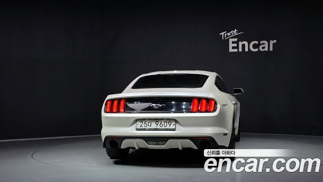 Ford Mustang Coupe 2017 — фото 4