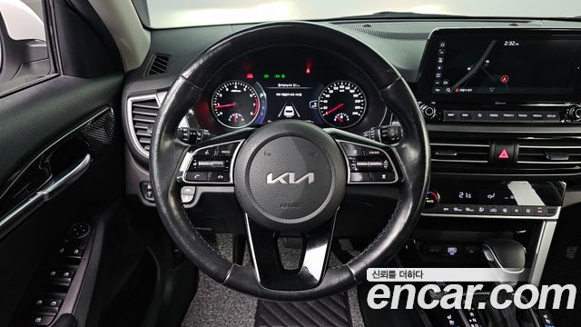 Kia Seltos Gasoline 1.6 Turbo 2WD Signature 2023 — фото 13