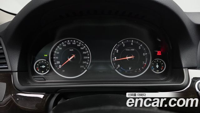 BMW 5 Series (F10) 528i 2013 — фото 8