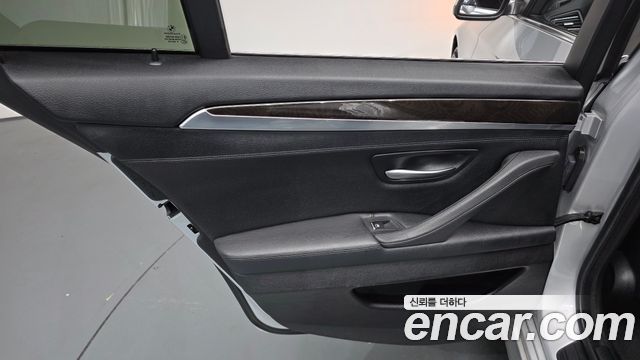 BMW 5 Series (F10) 528i 2013 — фото 25