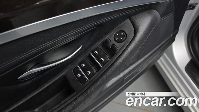 BMW 5 Series (F10) 528i 2013 — фото 32