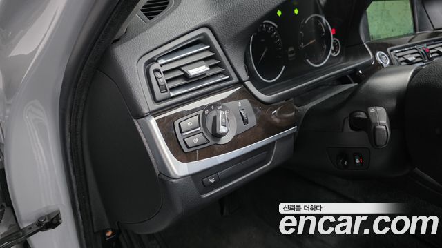 BMW 5 Series (F10) 528i 2013 — фото 33