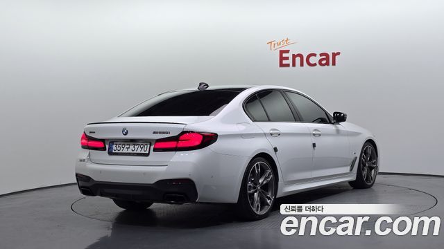 BMW 5 Series (G30) M550i xDrive 2022 — фото 2