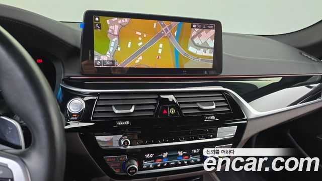 BMW 5 Series (G30) M550i xDrive 2022 — фото 12