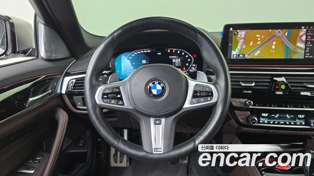 BMW 5 Series (G30) M550i xDrive 2022 — фото 13