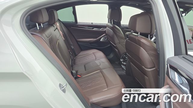 BMW 5 Series (G30) M550i xDrive 2022 — фото 19