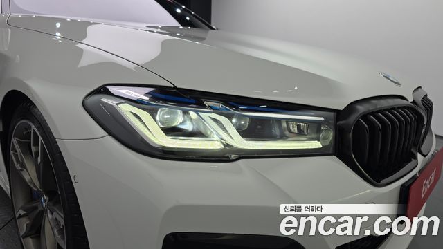 BMW 5 Series (G30) M550i xDrive 2022 — фото 22