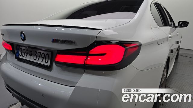 BMW 5 Series (G30) M550i xDrive 2022 — фото 23
