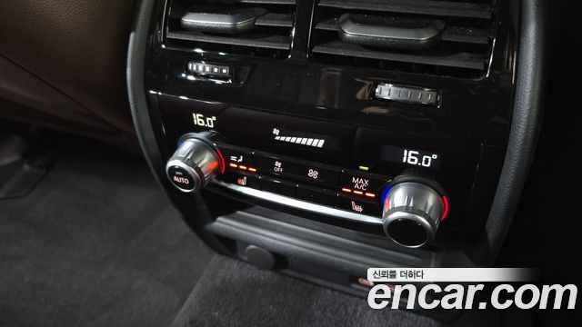 BMW 5 Series (G30) M550i xDrive 2022 — фото 31