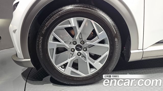 Genesis GV60 Standard AWD 2022 — фото 5