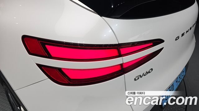 Genesis GV60 Standard AWD 2022 — фото 23