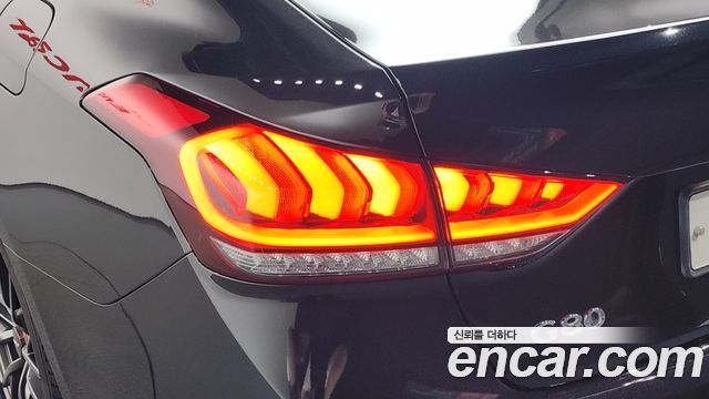 Genesis G80 3.3 GDI AWD Prestige 2018 — фото 23
