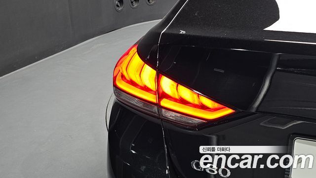 Genesis G80 3.3 GDI AWD Premium Luxury 2017 — фото 23
