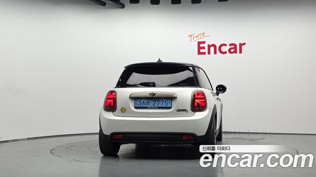 MINI Cooper Electric Resolute Edition 3rd 2024 — фото 4