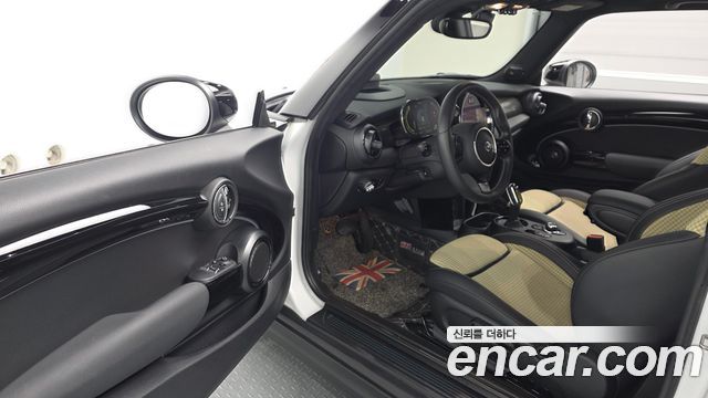 MINI Cooper Electric Resolute Edition 3rd 2024 — фото 10