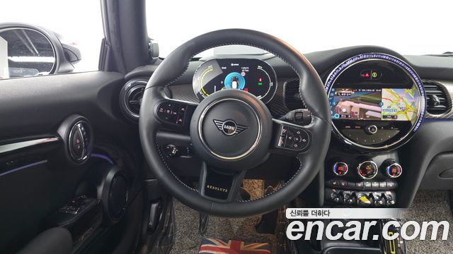 MINI Cooper Electric Resolute Edition 3rd 2024 — фото 12
