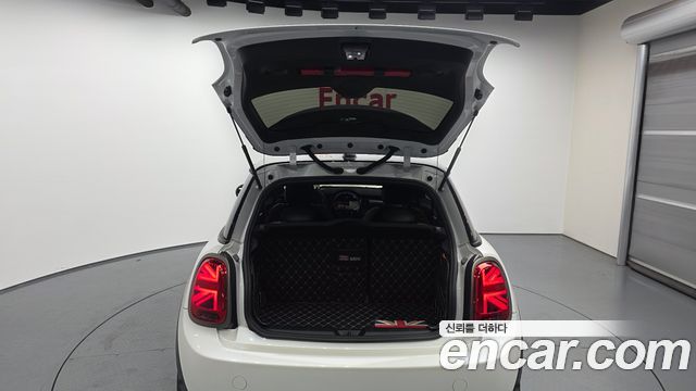 MINI Cooper Electric Resolute Edition 3rd 2024 — фото 20