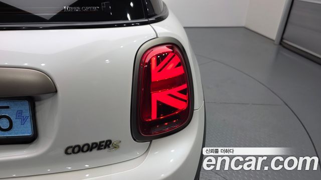 MINI Cooper Electric Resolute Edition 3rd 2024 — фото 23