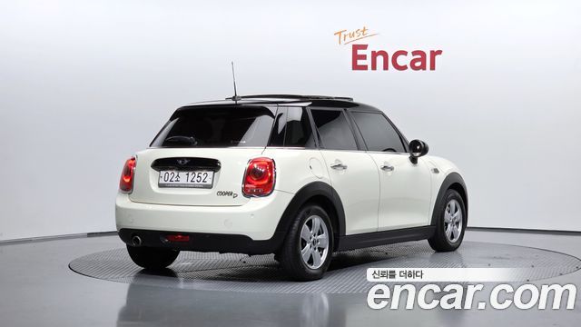 MINI Cooper D Standard 3rd 2017 — фото 2