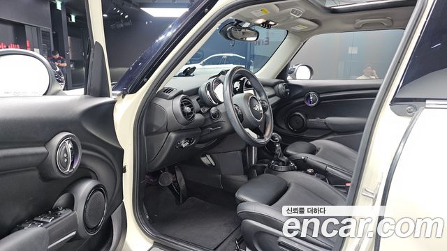 MINI Cooper D Standard 3rd 2017 — фото 10