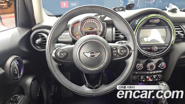 MINI Cooper D Standard 3rd 2017 — фото 13