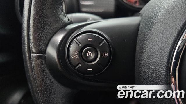 MINI Cooper D Standard 3rd 2017 — фото 17