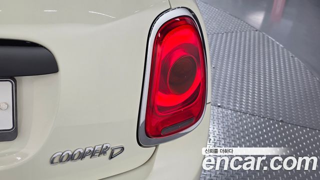 MINI Cooper D Standard 3rd 2017 — фото 23