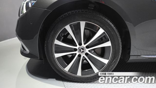Mercedes-Benz E-Class (W213) E300e 4MATIC Exclusive 2021 — фото 5