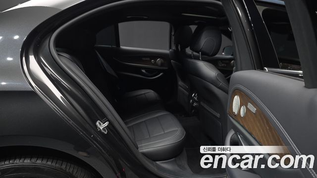Mercedes-Benz E-Class (W213) E300e 4MATIC Exclusive 2021 — фото 12