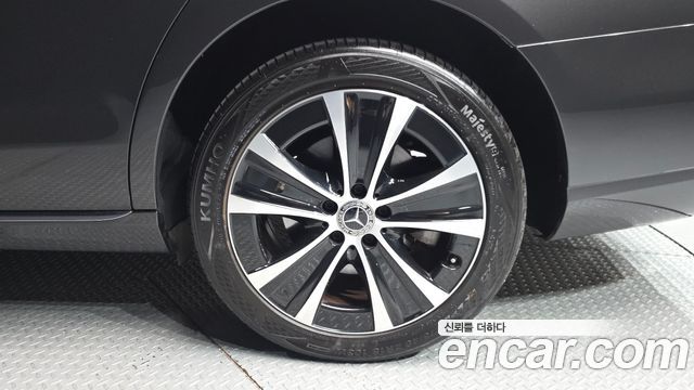 Mercedes-Benz E-Class (W213) E300e 4MATIC Exclusive 2021 — фото 21