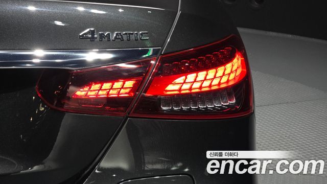 Mercedes-Benz E-Class (W213) E300e 4MATIC Exclusive 2021 — фото 23