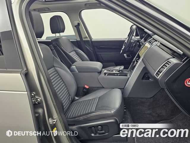 Land Rover Discovery 5 D250 S 2023 — фото 10