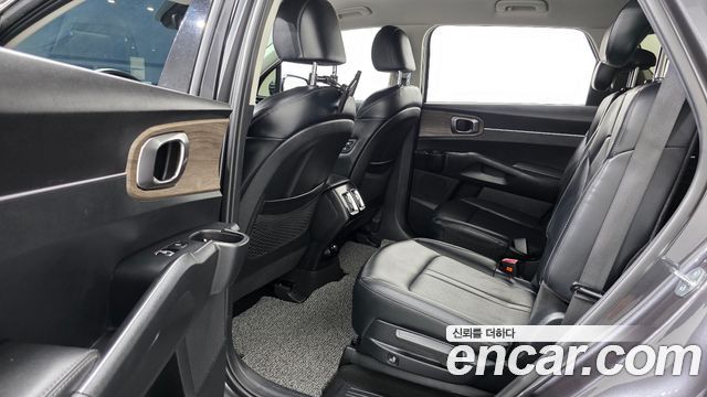 Kia Sorento (IV) Gasoline 2.5T 2WD Prestige 2023 — фото 12