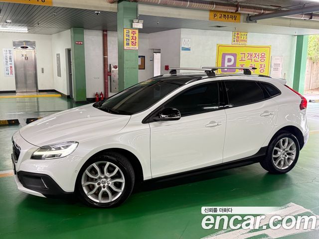 Volvo V40 Cross Country D3 2018 — фото 2