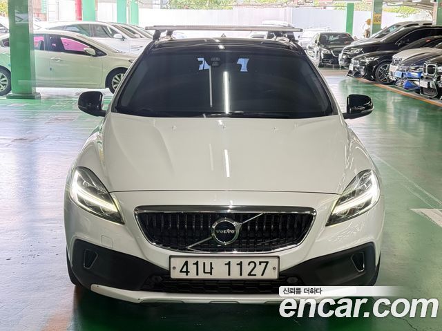 Volvo V40 Cross Country D3 2018 — фото 3